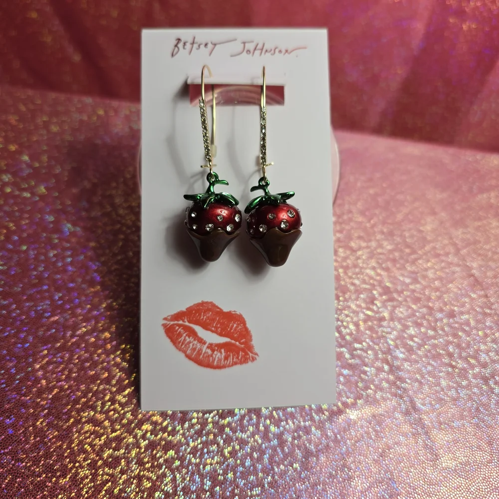 SOLD Betsey Johnson Love Spell Chocolate Dipped Strawberry Dangle Earrings! - Picture 3 of 10